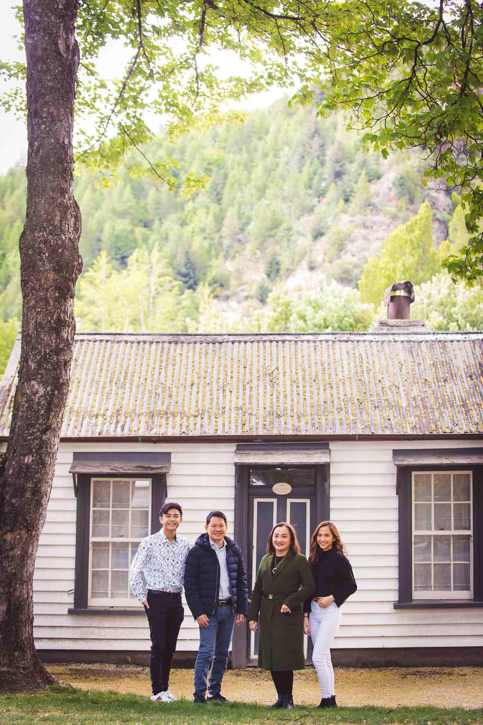 Professional Queenstown Family Photos with Fallon Photography and Shootvenirs