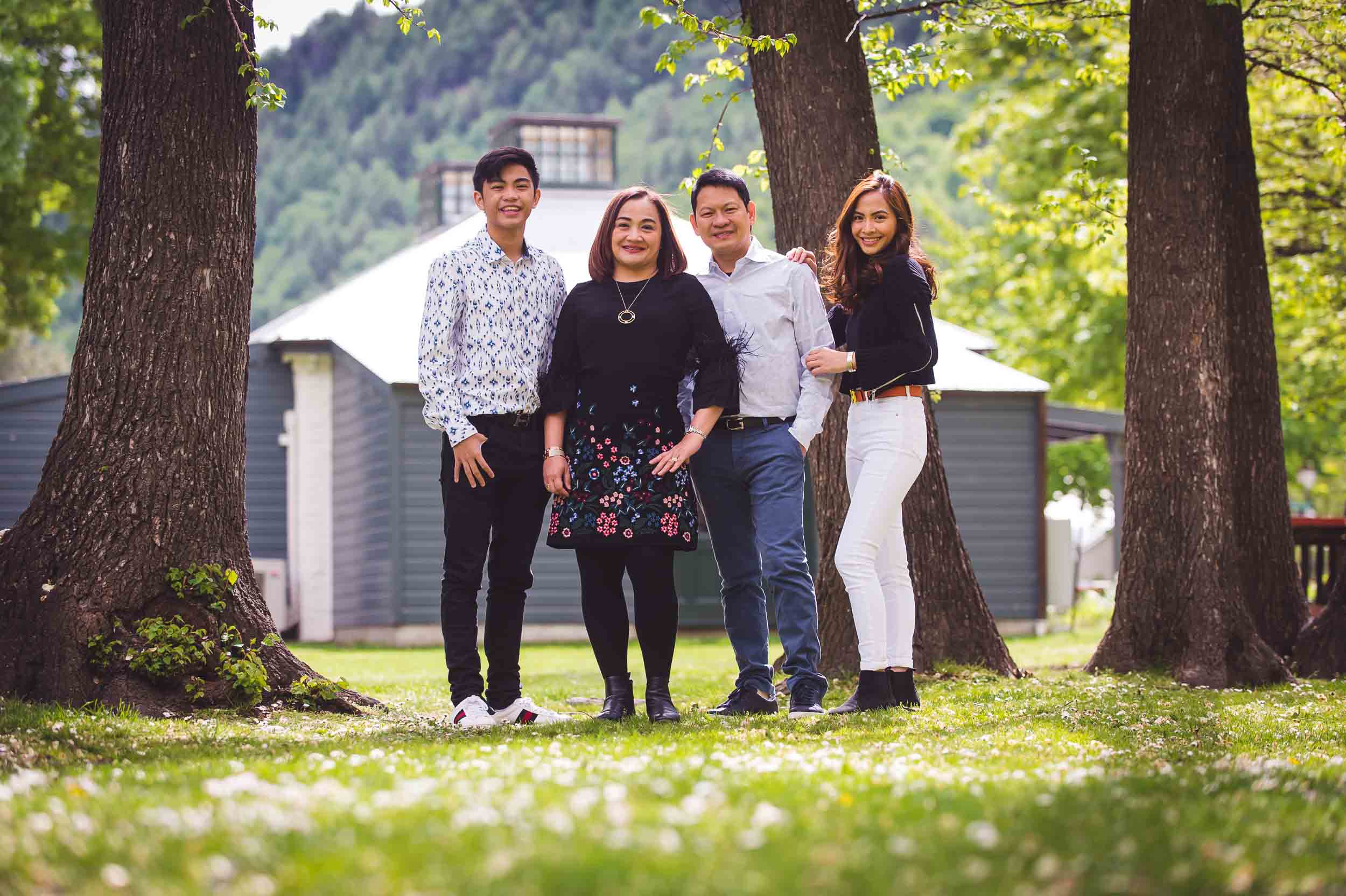 Professional Queenstown Family Photos with Fallon Photography and Shootvenirs